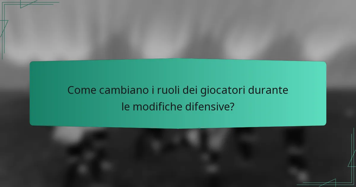 Come cambiano i ruoli dei giocatori durante le modifiche difensive?